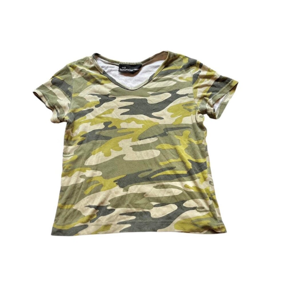 Y2K vintage no boundaries camo v neck short sleeve shirt size small  Has a tiny